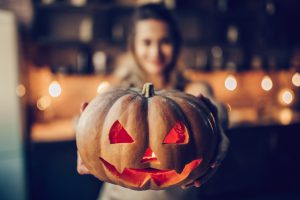 nastrojowy lampion z dyni na Halloween